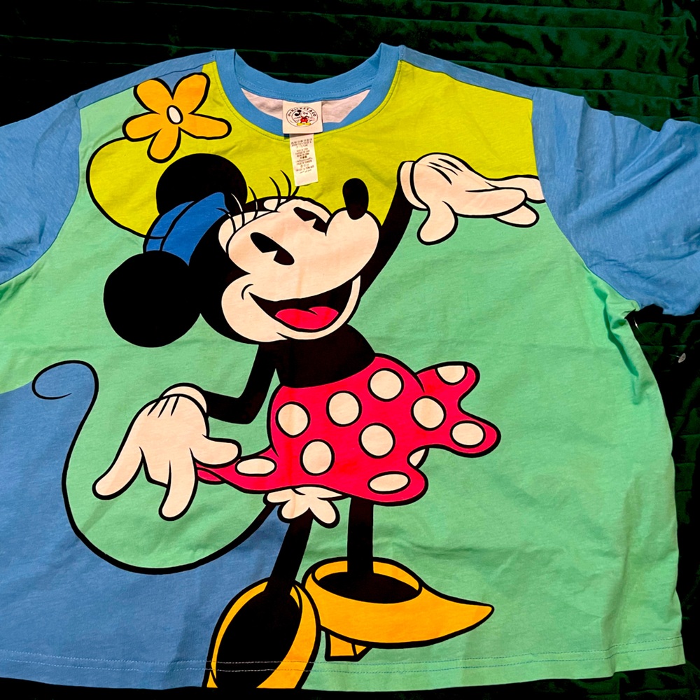 NWOT Vibrant colors :Minnie Mouse shirt from Disney parks/Plus size